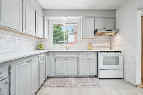 11 Van Horne Place Kitchener ON N2P 1J8