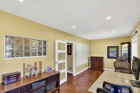 120 Abbeyhill Drive Kanata ON K2L 1H2