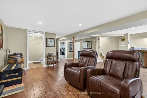 120 Abbeyhill Drive Kanata ON K2L 1H2