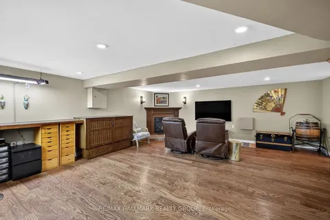 120 Abbeyhill Drive Kanata ON K2L 1H2