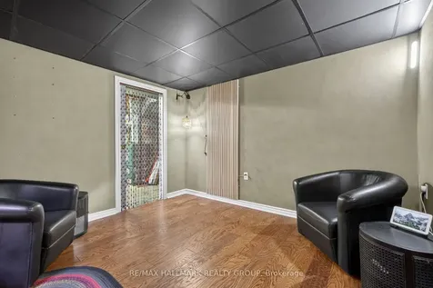 120 Abbeyhill Drive Kanata ON K2L 1H2