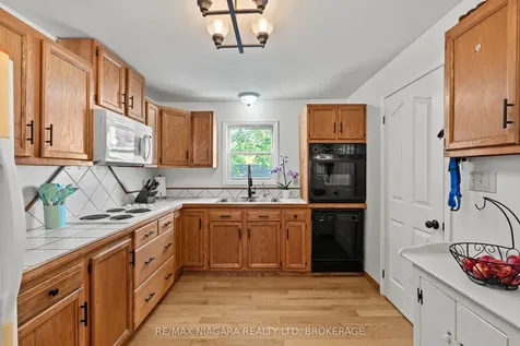 25 Mildred Avenue St. Catharines ON L2R 6J2