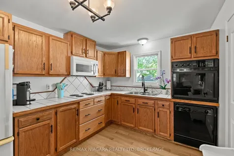 25 Mildred Avenue St. Catharines ON L2R 6J2