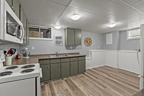 25 Mildred Avenue St. Catharines ON L2R 6J2
