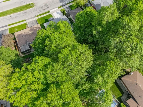 627 Glen Forrest Boulevard Waterloo ON N2L 4K1