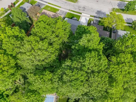 627 Glen Forrest Boulevard Waterloo ON N2L 4K1