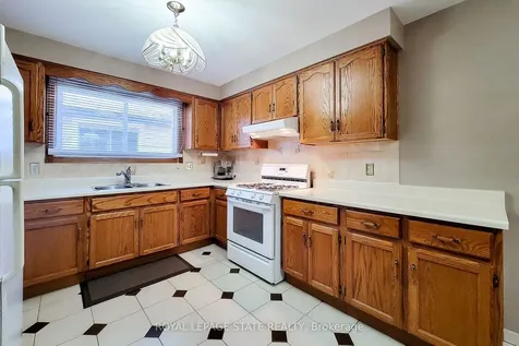 56 Teak Street Hamilton ON L8G 4W5