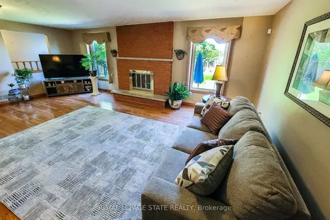 56 Teak Street Hamilton ON L8G 4W5