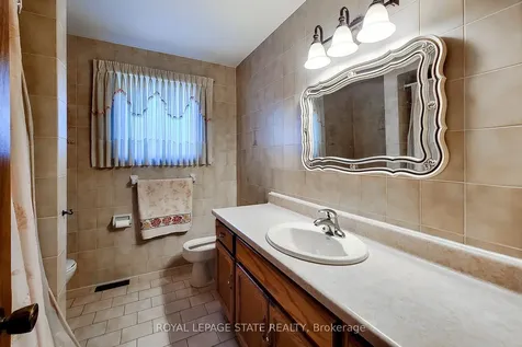 56 Teak Street Hamilton ON L8G 4W5