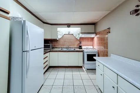 56 Teak Street Hamilton ON L8G 4W5