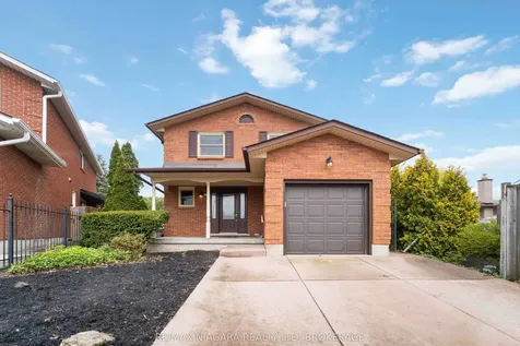 10 Donegel Place Hamilton ON L9A 4Z6