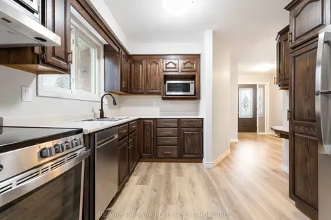 10 Donegel Place Hamilton ON L9A 4Z6