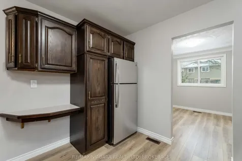 10 Donegel Place Hamilton ON L9A 4Z6