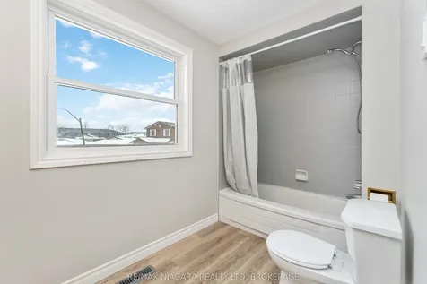 10 Donegel Place Hamilton ON L9A 4Z6