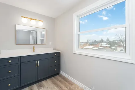 10 Donegel Place Hamilton ON L9A 4Z6