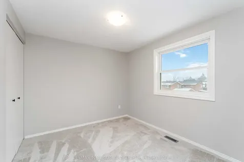 10 Donegel Place Hamilton ON L9A 4Z6