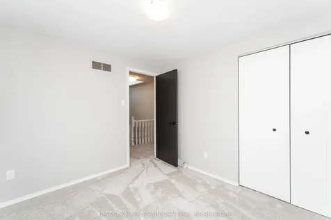 10 Donegel Place Hamilton ON L9A 4Z6