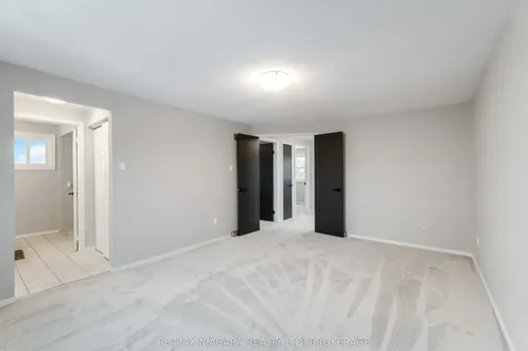 10 Donegel Place Hamilton ON L9A 4Z6