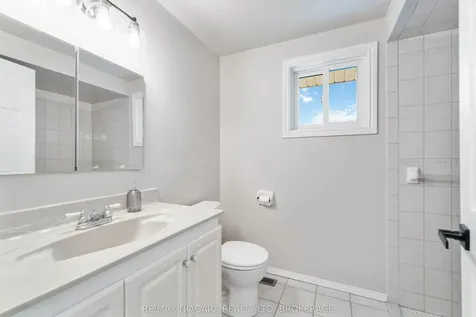 10 Donegel Place Hamilton ON L9A 4Z6