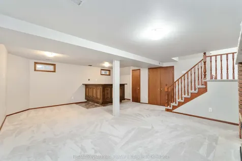 10 Donegel Place Hamilton ON L9A 4Z6