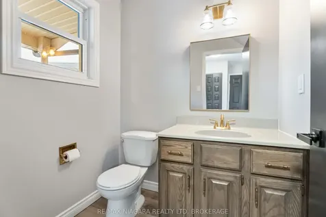 10 Donegel Place Hamilton ON L9A 4Z6