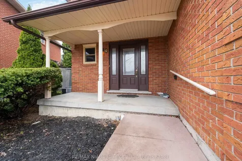 10 Donegel Place Hamilton ON L9A 4Z6