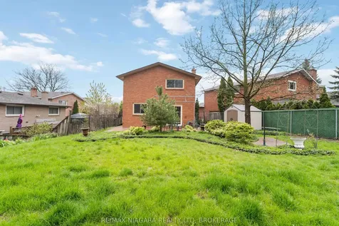 10 Donegel Place Hamilton ON L9A 4Z6