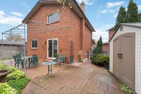 10 Donegel Place Hamilton ON L9A 4Z6