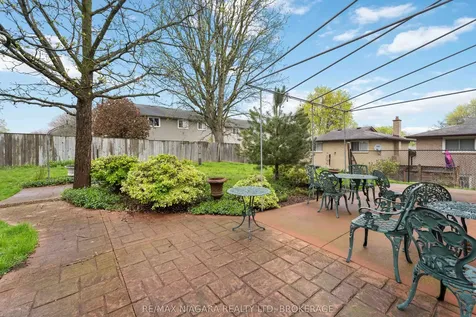 10 Donegel Place Hamilton ON L9A 4Z6