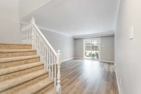 10 Donegel Place Hamilton ON L9A 4Z6