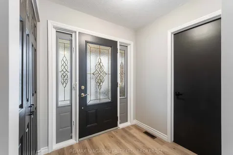 10 Donegel Place Hamilton ON L9A 4Z6