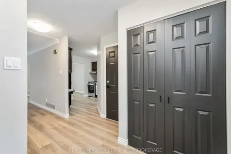 10 Donegel Place Hamilton ON L9A 4Z6