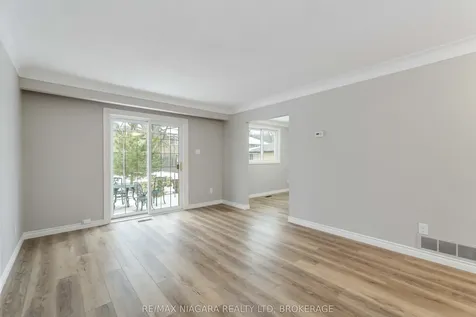 10 Donegel Place Hamilton ON L9A 4Z6