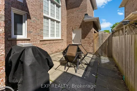 3 Madison Court E Welland ON L3C 7G3