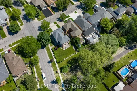 3 Madison Court E Welland ON L3C 7G3