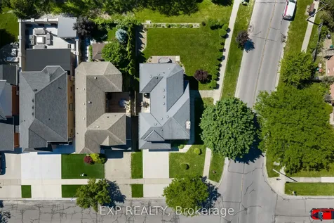 3 Madison Court E Welland ON L3C 7G3