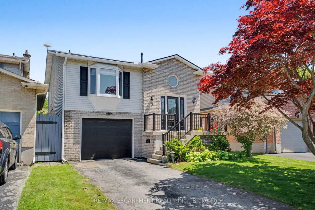 7 Rembrandt Drive Grimsby ON L3M 4Z6