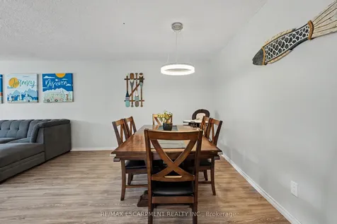 7 Rembrandt Drive Grimsby ON L3M 4Z6