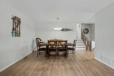 7 Rembrandt Drive Grimsby ON L3M 4Z6