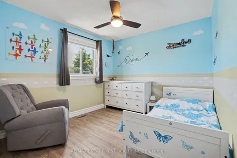 7 Rembrandt Drive Grimsby ON L3M 4Z6