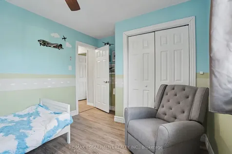 7 Rembrandt Drive Grimsby ON L3M 4Z6