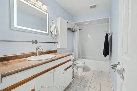 7 Rembrandt Drive Grimsby ON L3M 4Z6