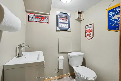 7 Rembrandt Drive Grimsby ON L3M 4Z6