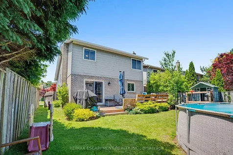 7 Rembrandt Drive Grimsby ON L3M 4Z6