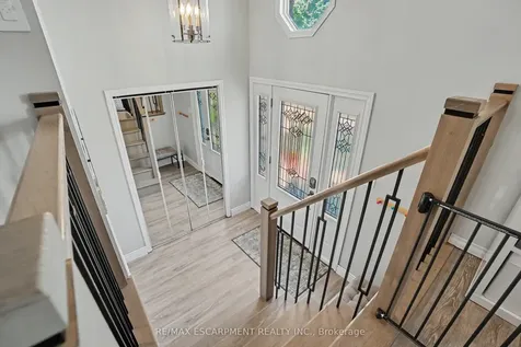 7 Rembrandt Drive Grimsby ON L3M 4Z6