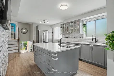 7 Rembrandt Drive Grimsby ON L3M 4Z6