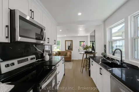 5261 Buchanan Avenue Niagara Falls ON L2E 5A7