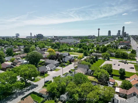 5261 Buchanan Avenue Niagara Falls ON L2E 5A7