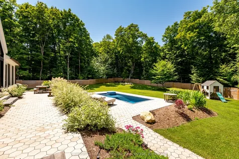 350 Skyhills Road Huntsville ON P1H 2N5