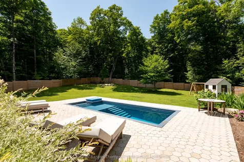 350 Skyhills Road Huntsville ON P1H 2N5